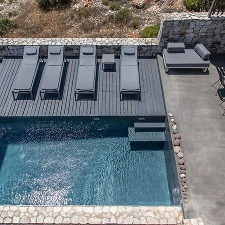 Seaview Villa *